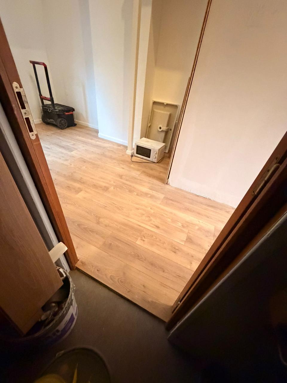 Carrelage douche en cours – vue latérale