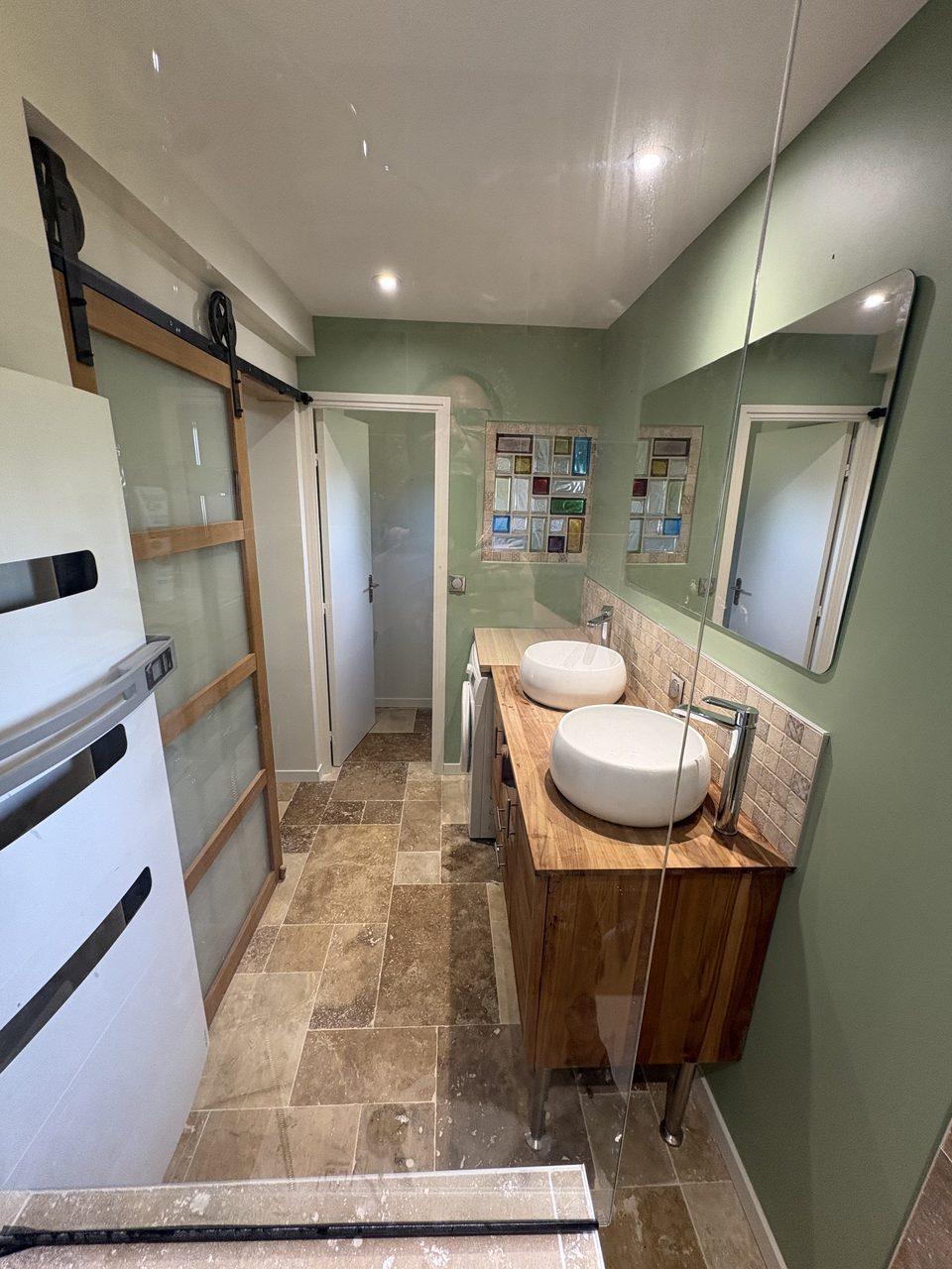 Vue d'ensemble de la salle de bain rénovée – Coutiches, Top Reno