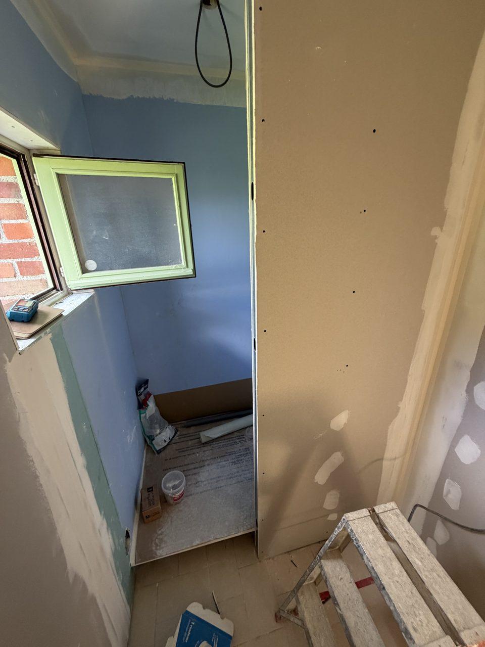 Salle de bain en chantier à Coutiches – travaux de plomberie et réseaux, Top Reno