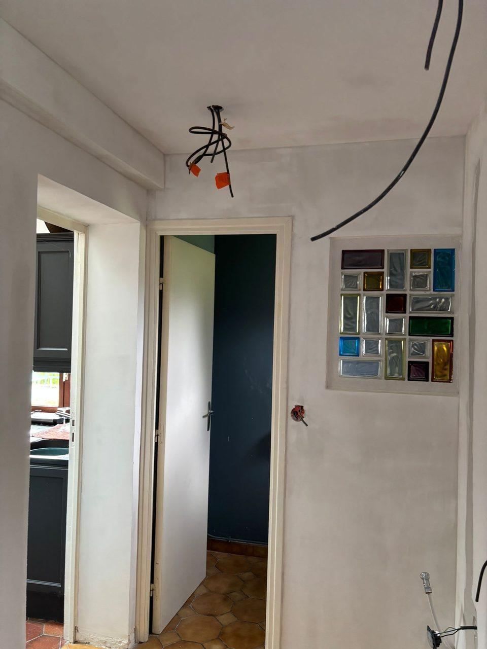 Salle de bain en chantier à Coutiches – travaux de plomberie et réseaux, Top Reno
