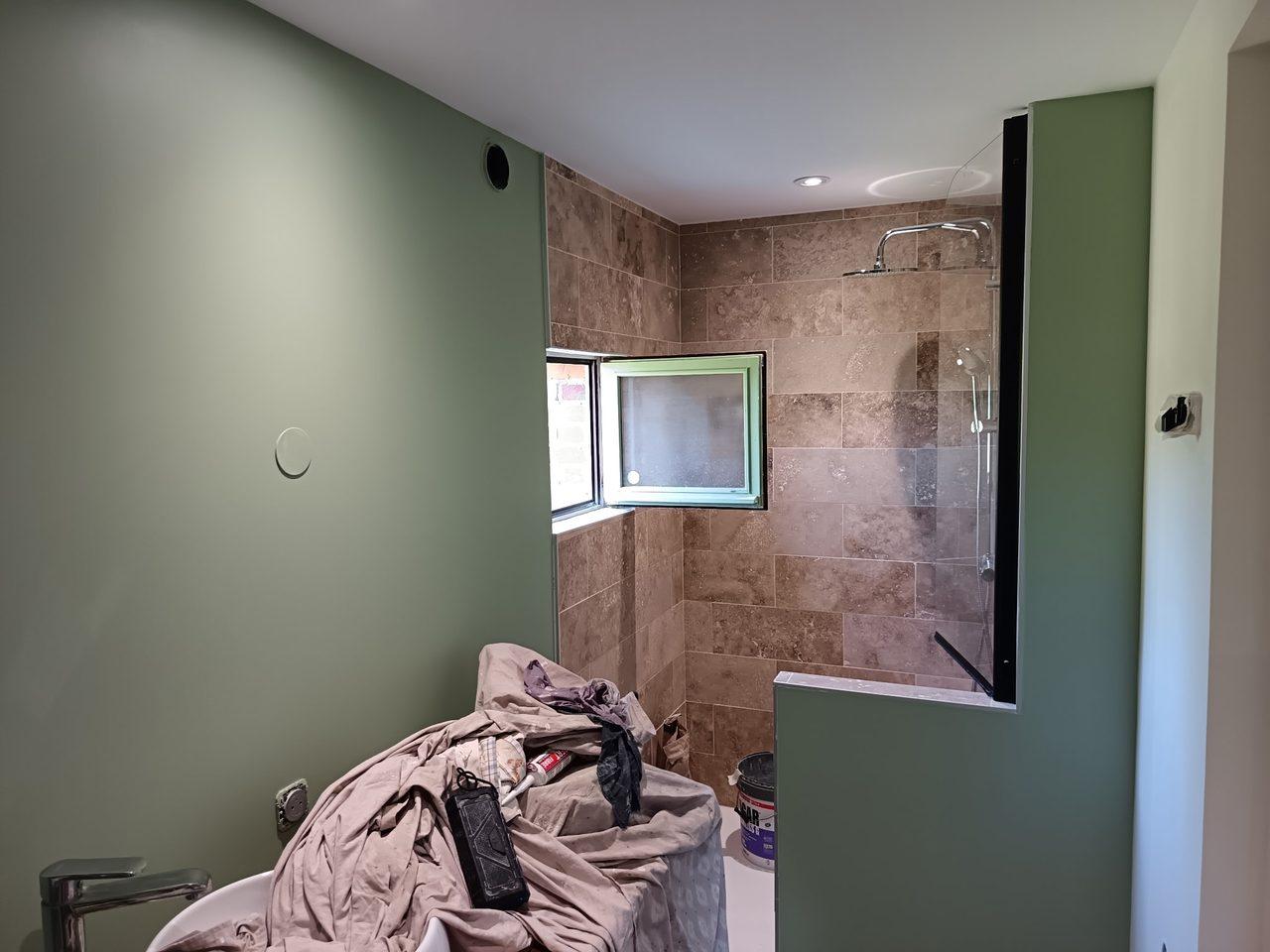 Salle de bain en chantier à Coutiches – attentes électriques et éclairage, Top Reno