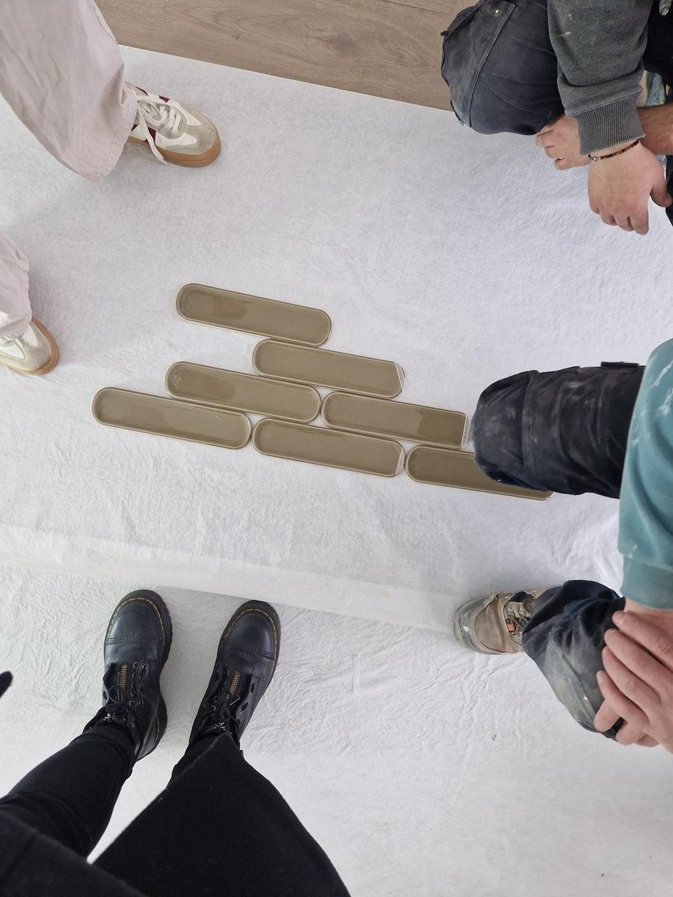 Sélection des carreaux mosaïque avec le client