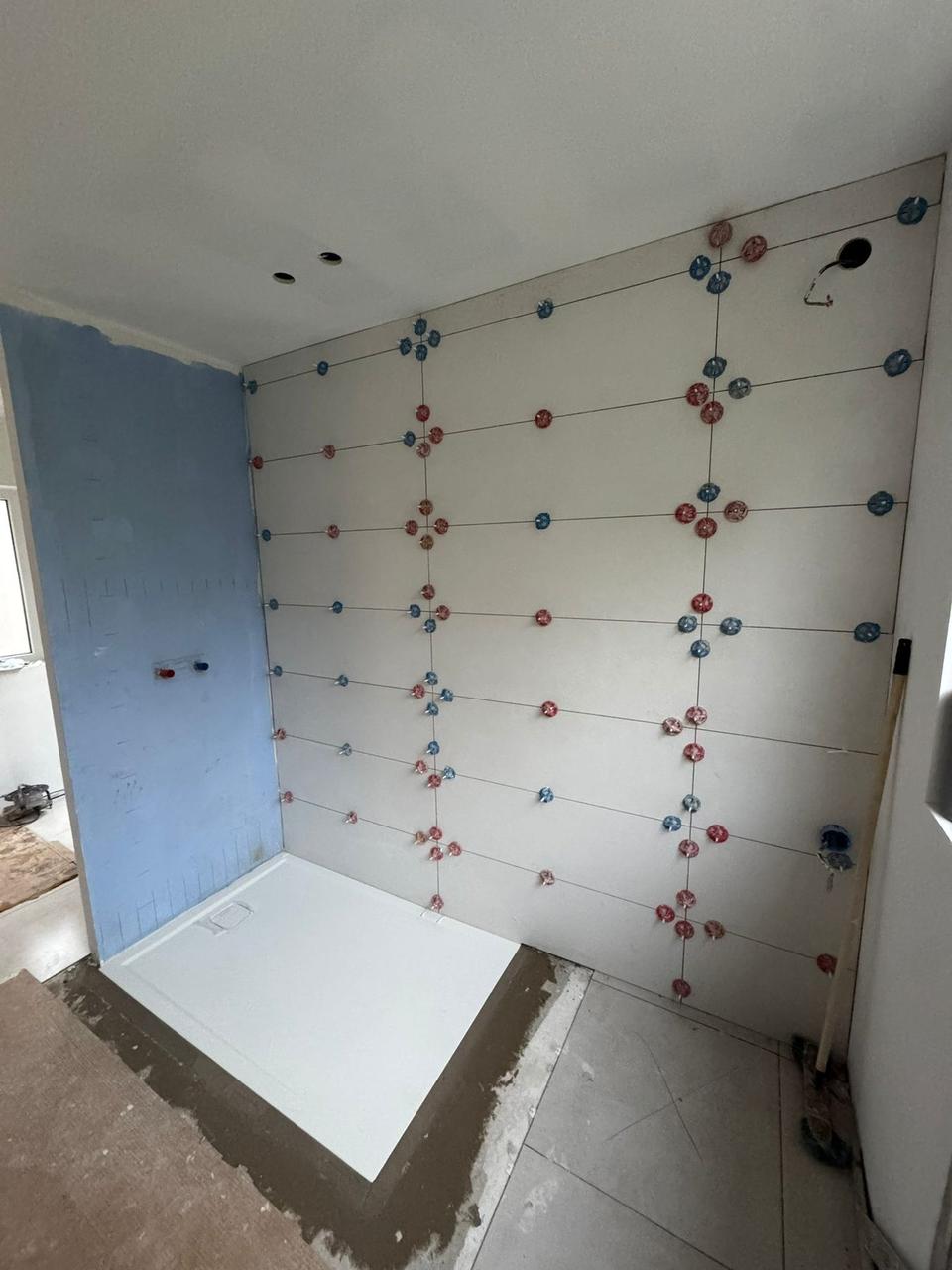 Espace douche carrelé – receveur installé