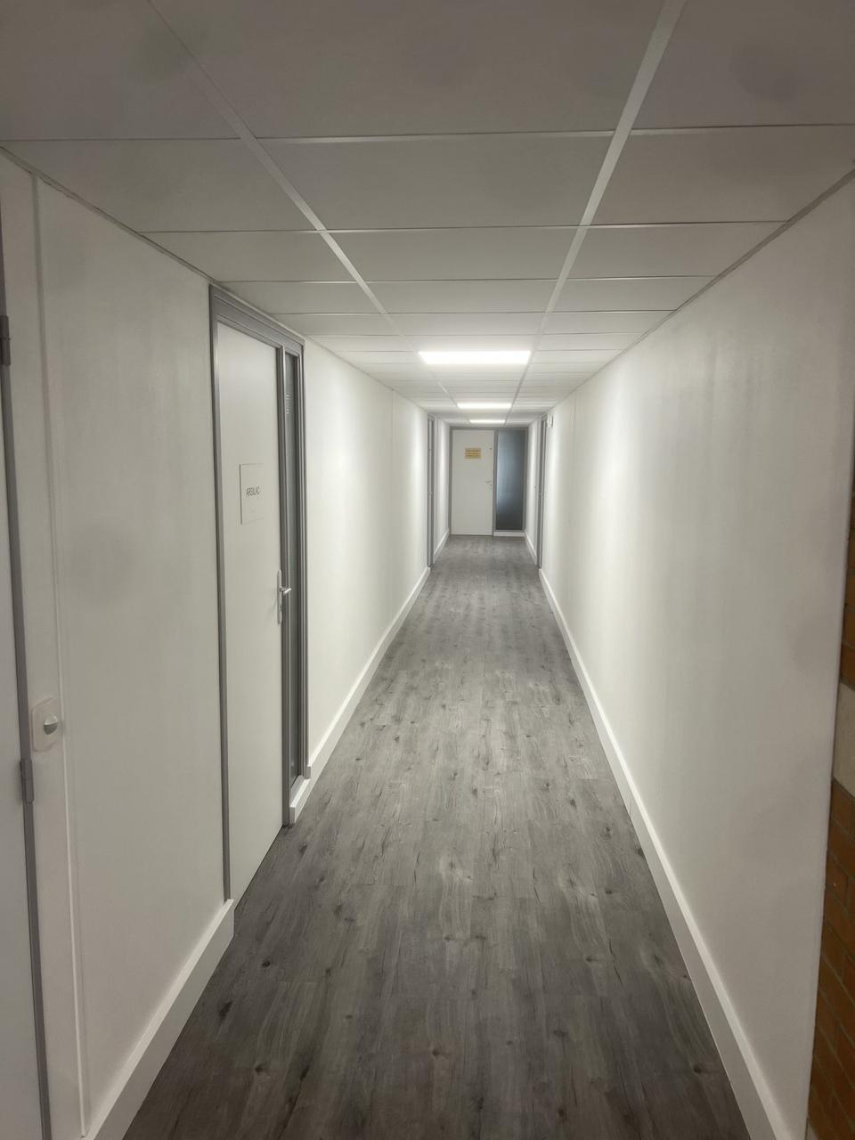 Rénovation parties communes immeuble Sergic Lot 1 – couloir parquet faux-plafond