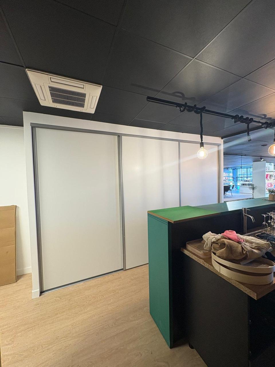 Comptoir et rangements coulissants – finitions