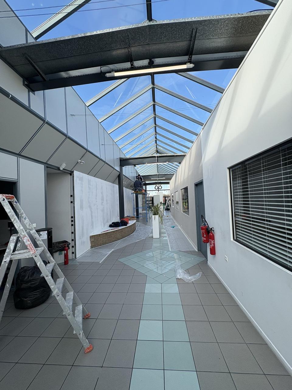Allée centrale sous verrière – finitions en cours